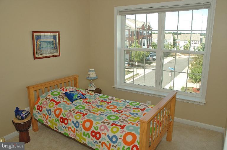 8239 Singleleaf Lane Lorton, VA 22079 - Photo 15 of 25 Bedroom