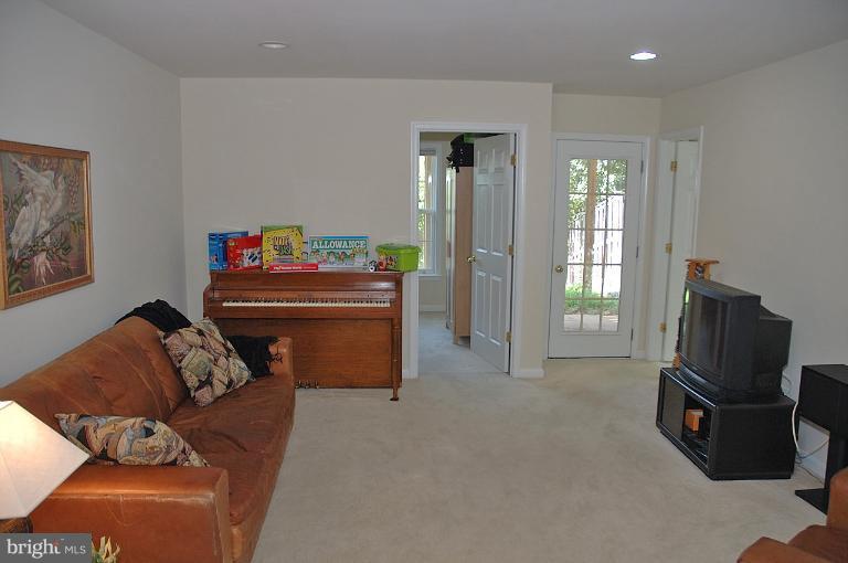 8239 Singleleaf Lane Lorton, VA 22079 - Photo 18 of 25 Interior (General)