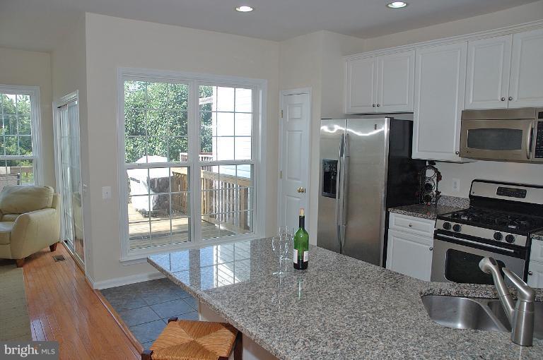 8239 Singleleaf Lane Lorton, VA 22079 - Photo 21 of 25 Kitchen