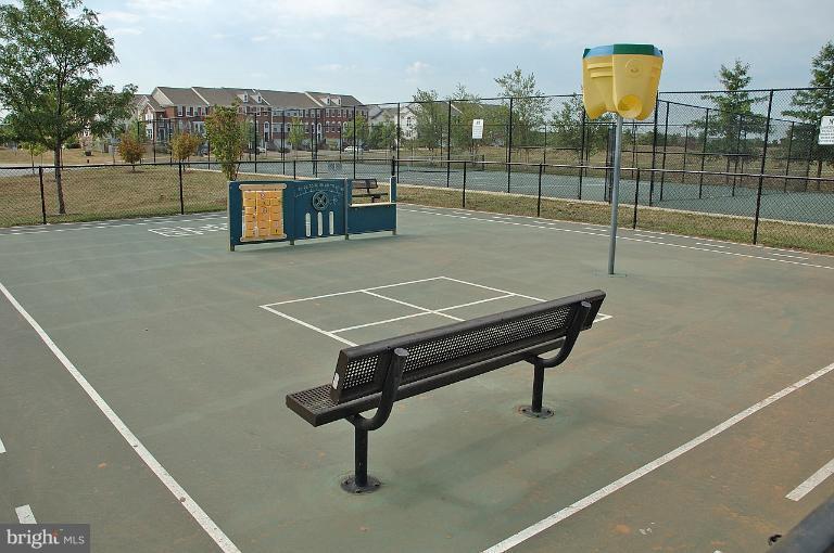 8239 Singleleaf Lane Lorton, VA 22079 - Photo 24 of 25 Community