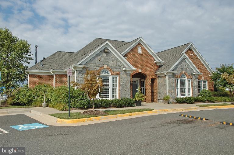8239 Singleleaf Lane Lorton, VA 22079 - Photo 4 of 25 Community