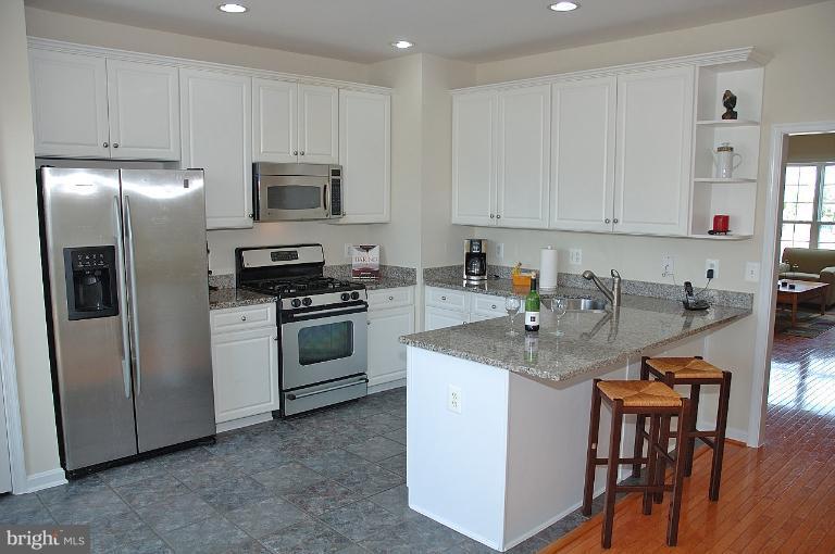8239 Singleleaf Lane Lorton, VA 22079 - Photo 5 of 25 Kitchen