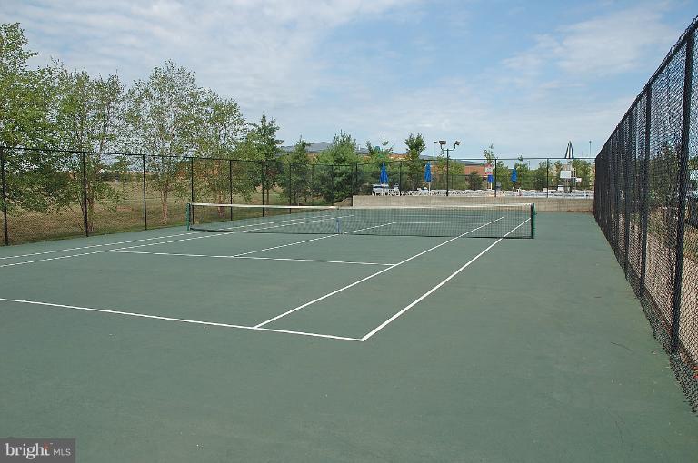 8239 Singleleaf Lane Lorton, VA 22079 - Photo 8 of 25 Community