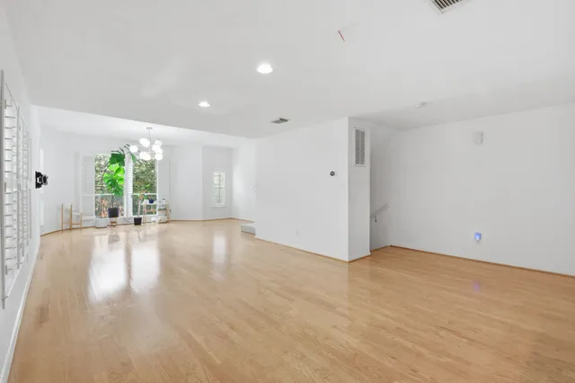 $2,750 | 1714 West Webster Street, Unit 61, Houston, TX 77019