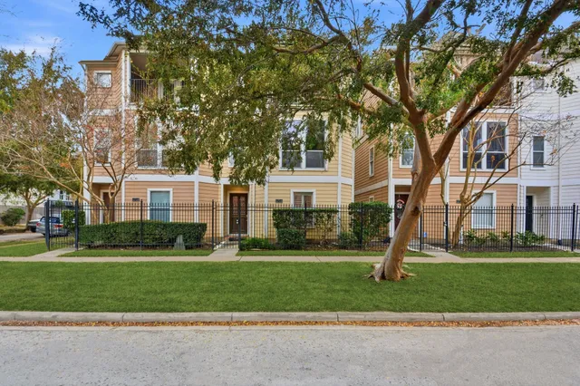 $2,750 | 1714 West Webster Street, Unit 61, Houston, TX 77019