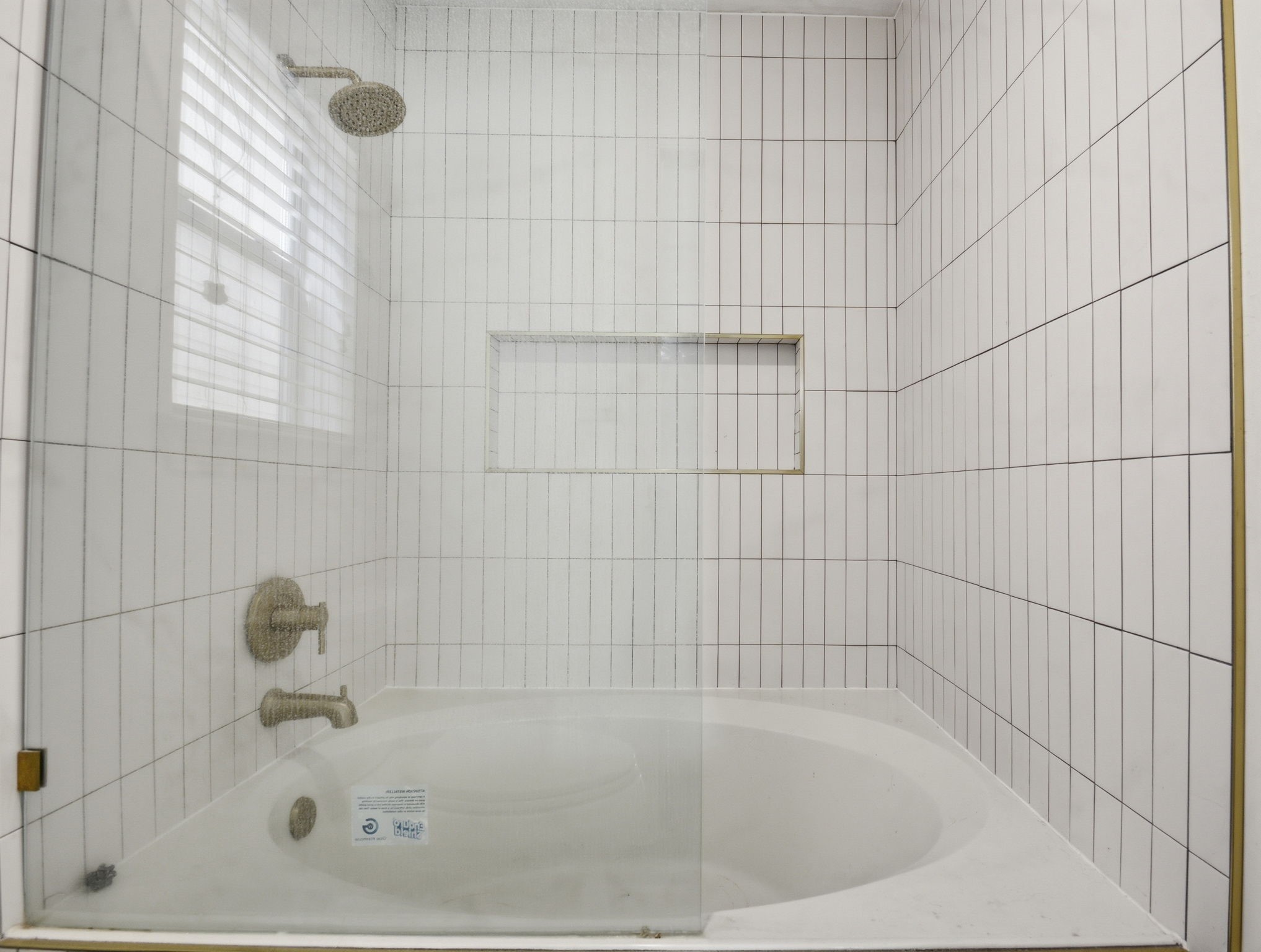 1714 West Webster Street Houston, TX 77019 - Photo 33 of 39 a close up of a bathtub