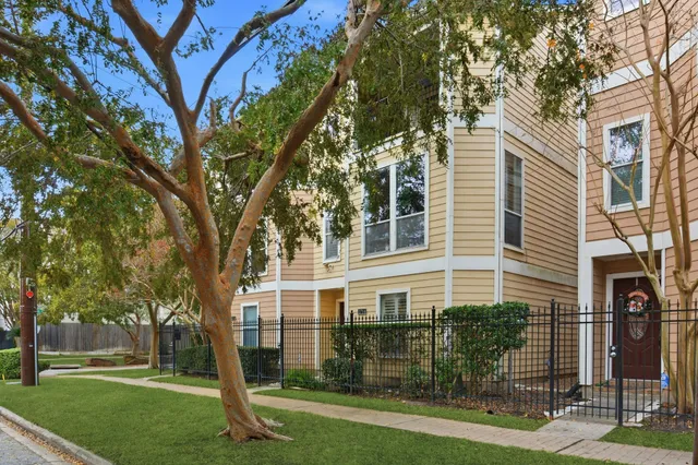 $2,750 | 1714 West Webster Street, Unit 61, Houston, TX 77019