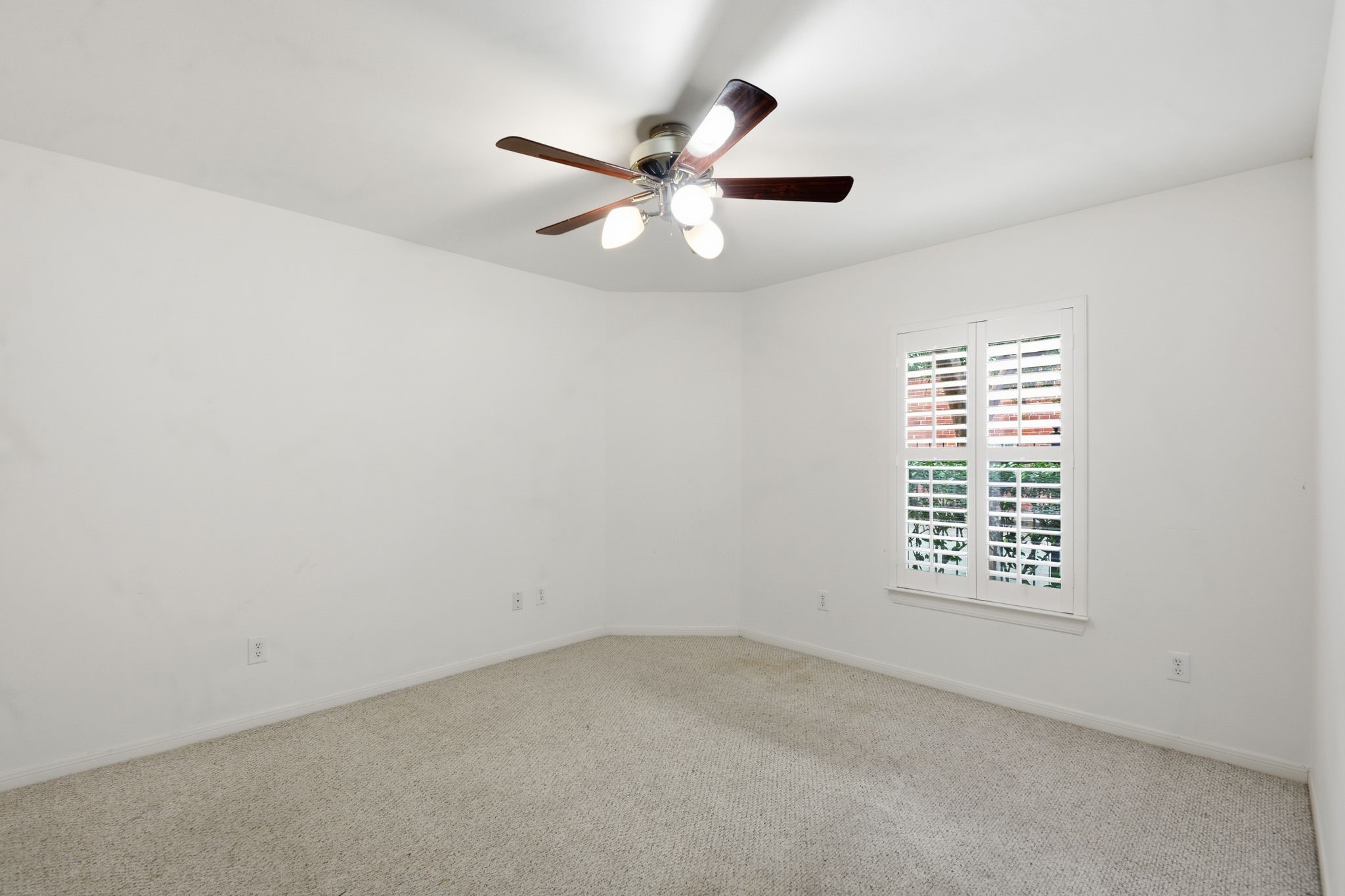 1714 West Webster Street Houston, TX 77019 - Photo 8 of 39 an empty room with windows and fan