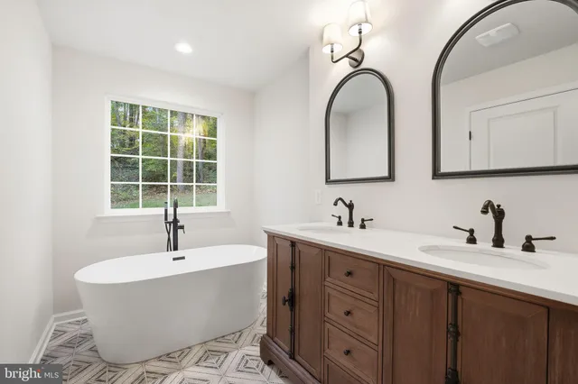 $619,900 | 700 Leeland Road, Fredericksburg, VA 22405