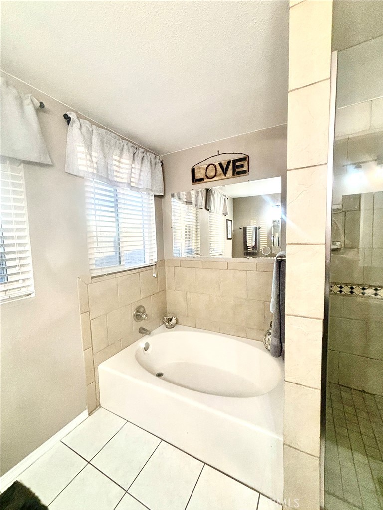 11010 Kayjay Street Riverside, CA 92503 - Photo 26 of 52 Primary soaking tub