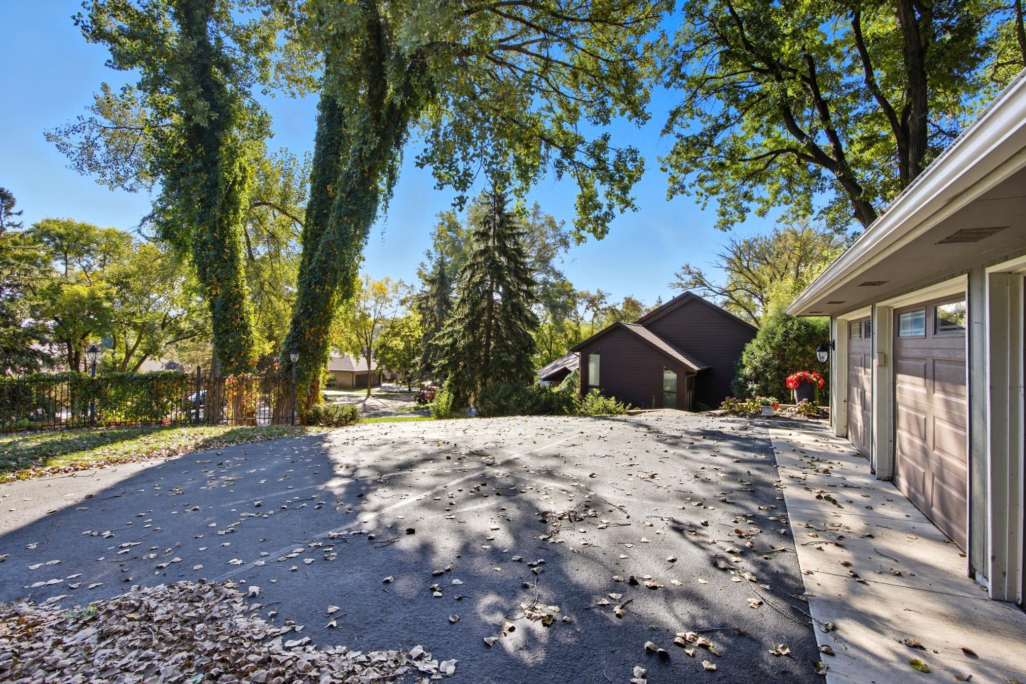 7720 Shaughnessy Road Edina, MN 55439 - Photo 21 of 37