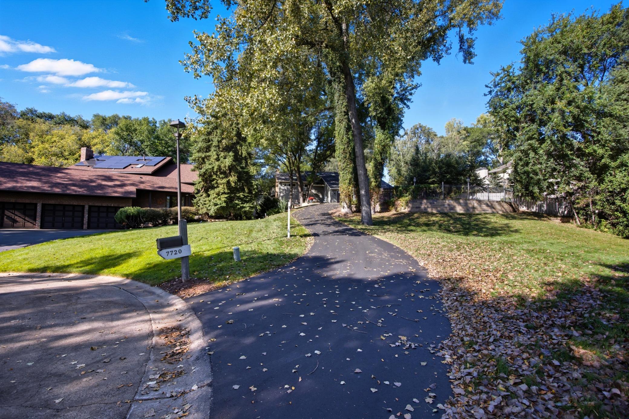 7720 Shaughnessy Road Edina, MN 55439 - Photo 4 of 37