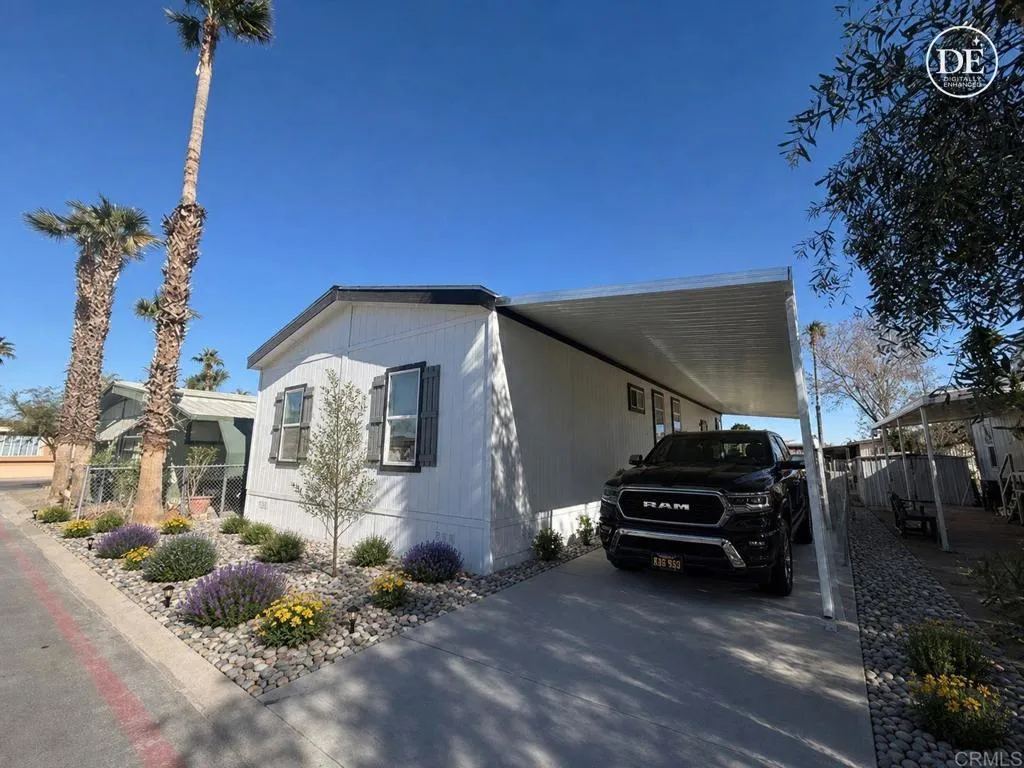 375 East Ross, Unit 403 El Centro, CA 92243 - Photo 3 of 14 Front planting area and long carport