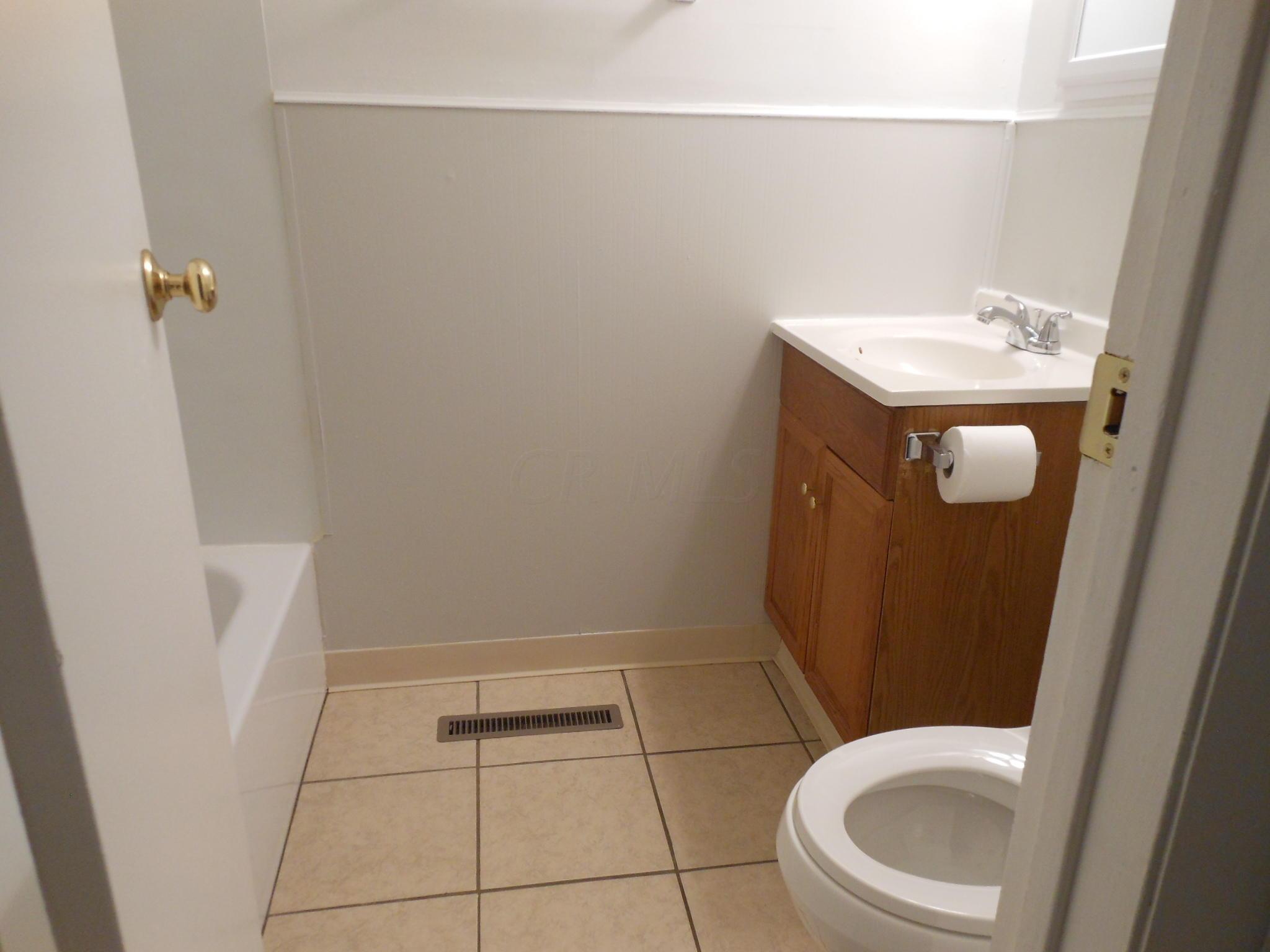 1474 Country Club Road Columbus, OH 43227 - Photo 7 of 10 Gallery Image 7