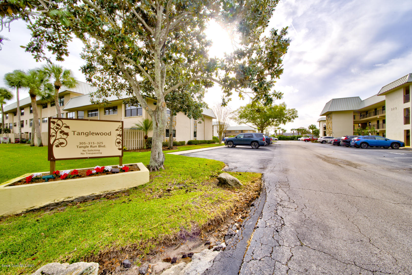 325 Tangle Run Boulevard, Unit 1125 Melbourne, FL 32940 - Photo 2 of 22 a view of outdoor space with garden and entertaining space