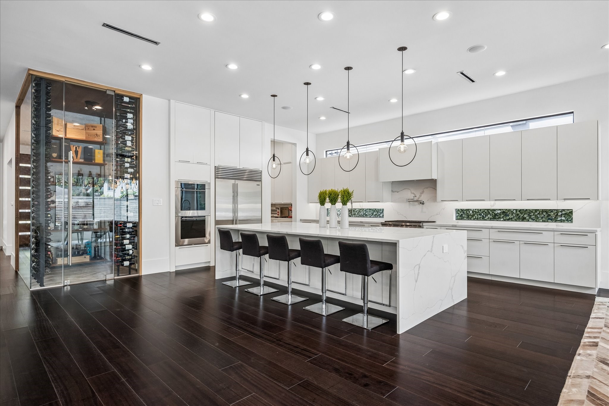 3814 Drake Street Houston, TX 77005 - Photo 14 of 50 The exceptionally designed living spaces are perfect for both large-scale entertaining and casual gatherings around the massive waterfall island/breakfast bar.