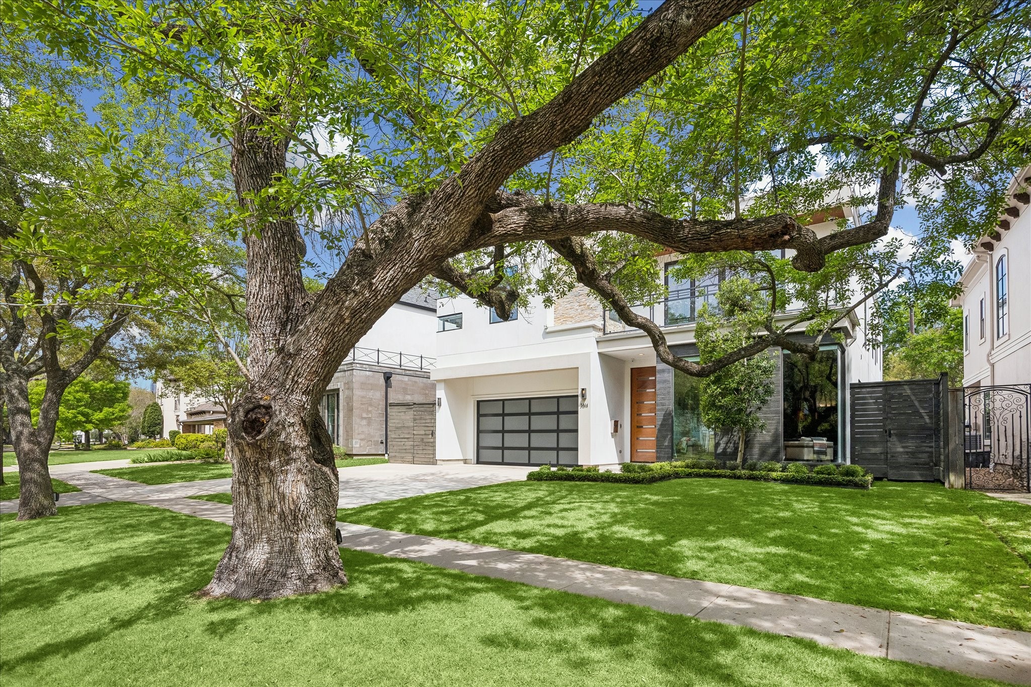 3814 Drake Street Houston, TX 77005 - Photo 4 of 50 Enjoy spectacular curb appeal thanks to a contemporary façade, resilient Zeon Zoysia grass and mature live oaks featuring dedicated plugs for holiday lights.