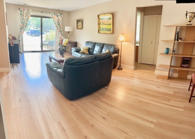 471 Raintree Court, Unit 1D Glen Ellyn, IL 60137 - Photo 9 of 16 Gallery Image 9