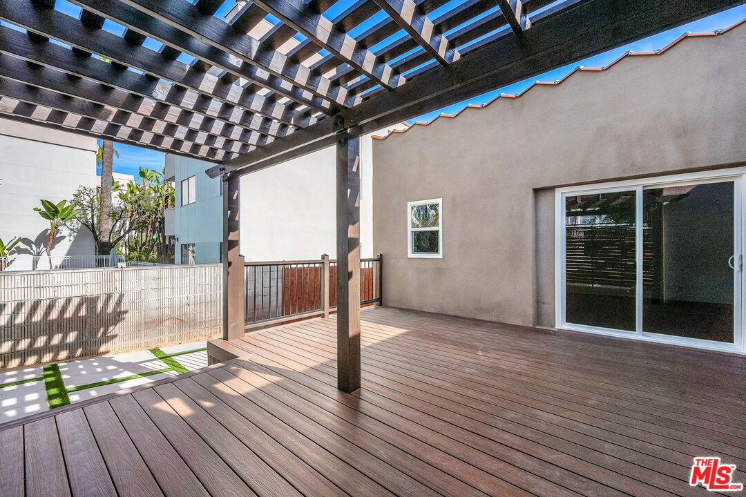 1450 Reeves Street Los Angeles, CA 90035 - Photo 3 of 25