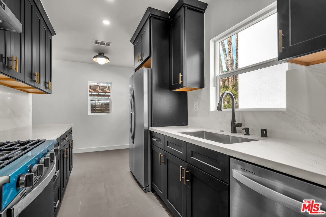 1450 Reeves Street Los Angeles, CA 90035 - Photo 10 of 25