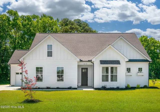 $519,900 | 1717 Dixon Grove Lane, Grimesland, NC 27837