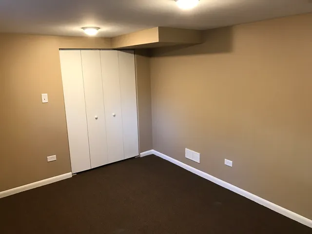 $2,400 | 116 North Adams Street, Westmont, IL 60559