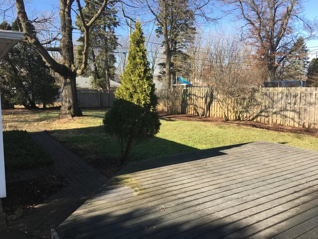 $2,400 | 116 North Adams Street, Westmont, IL 60559