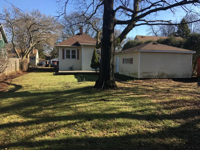 $2,400 | 116 North Adams Street, Westmont, IL 60559