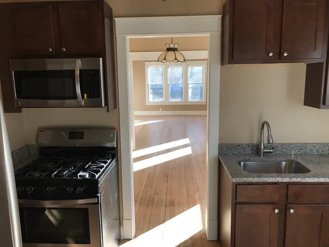 $2,400 | 116 North Adams Street, Westmont, IL 60559