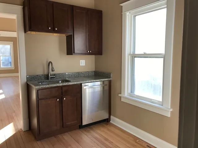 $2,400 | 116 North Adams Street, Westmont, IL 60559