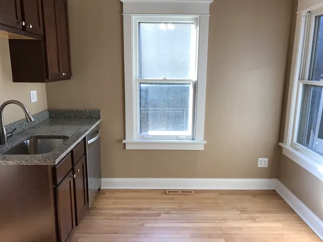 $2,400 | 116 North Adams Street, Westmont, IL 60559