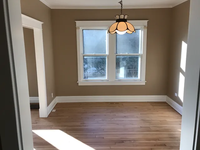 $2,400 | 116 North Adams Street, Westmont, IL 60559