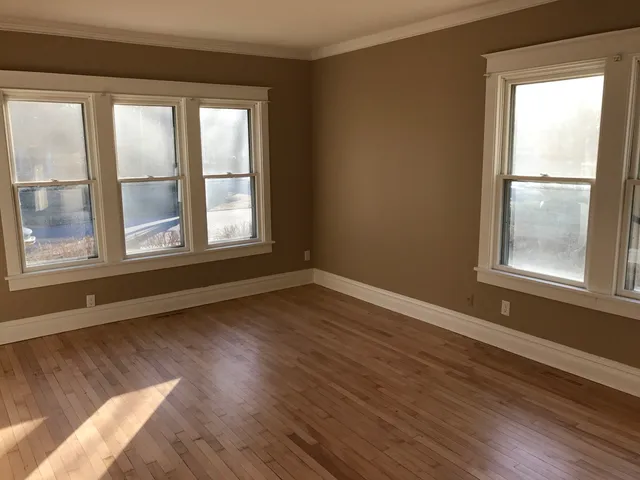 $2,400 | 116 North Adams Street, Westmont, IL 60559