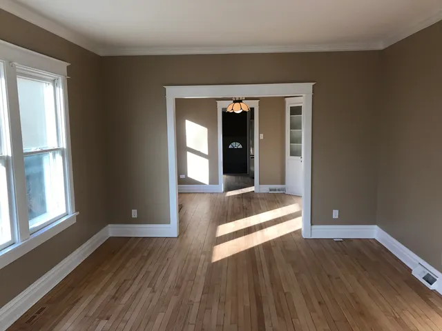 $2,400 | 116 North Adams Street, Westmont, IL 60559