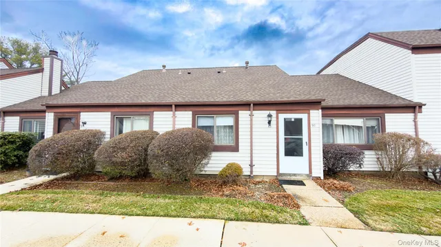 $275,000 | 98 Whistler Court, Unit 98, Middle Island, NY 11953