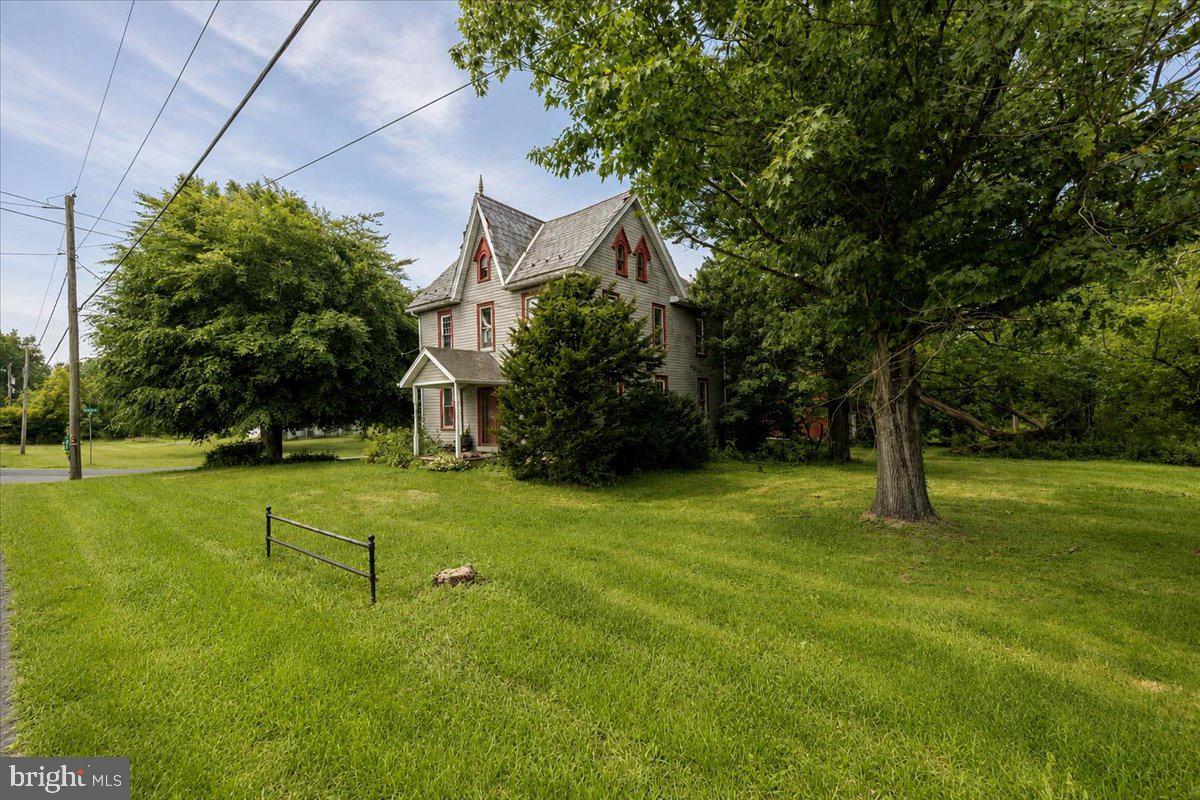 2260 Allentown Road Quakertown, PA 18951 - Photo 3 of 28 Front Yard