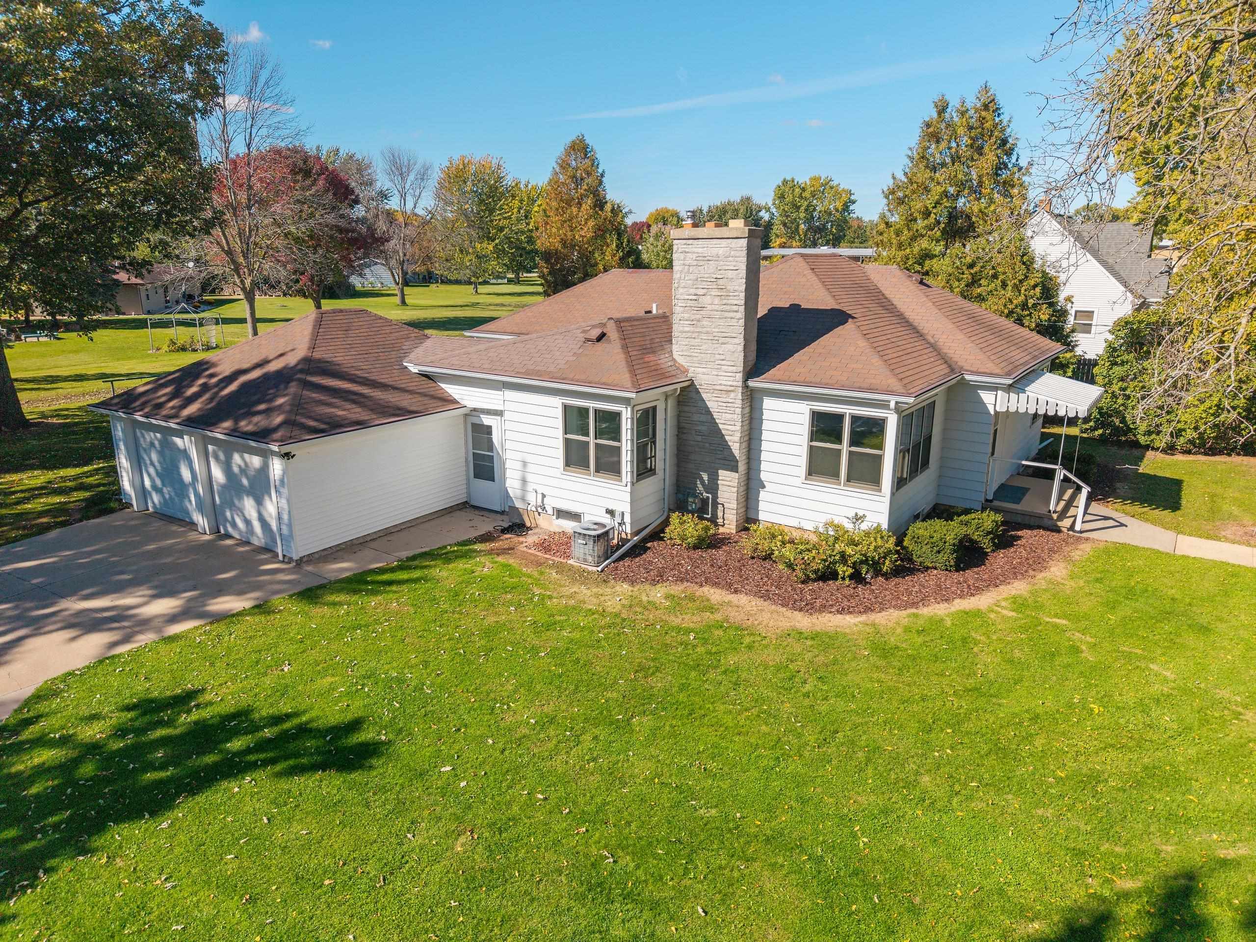 1332 Oneida Street Menasha, WI 54952 - Photo 2 of 40 Gallery Image 2