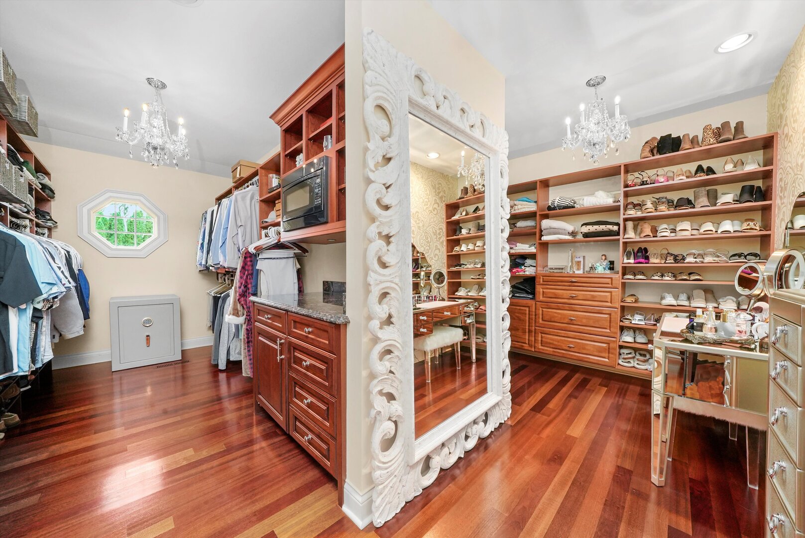 80 Geneva Court Inverness, IL 60010 - Photo 33 of 62 a view of livingroom with furniture and wooden floor
