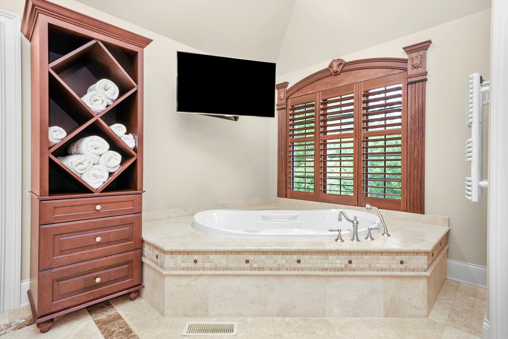80 Geneva Court Inverness, IL 60010 - Photo 35 of 62 a bathroom with a bathtub and a window