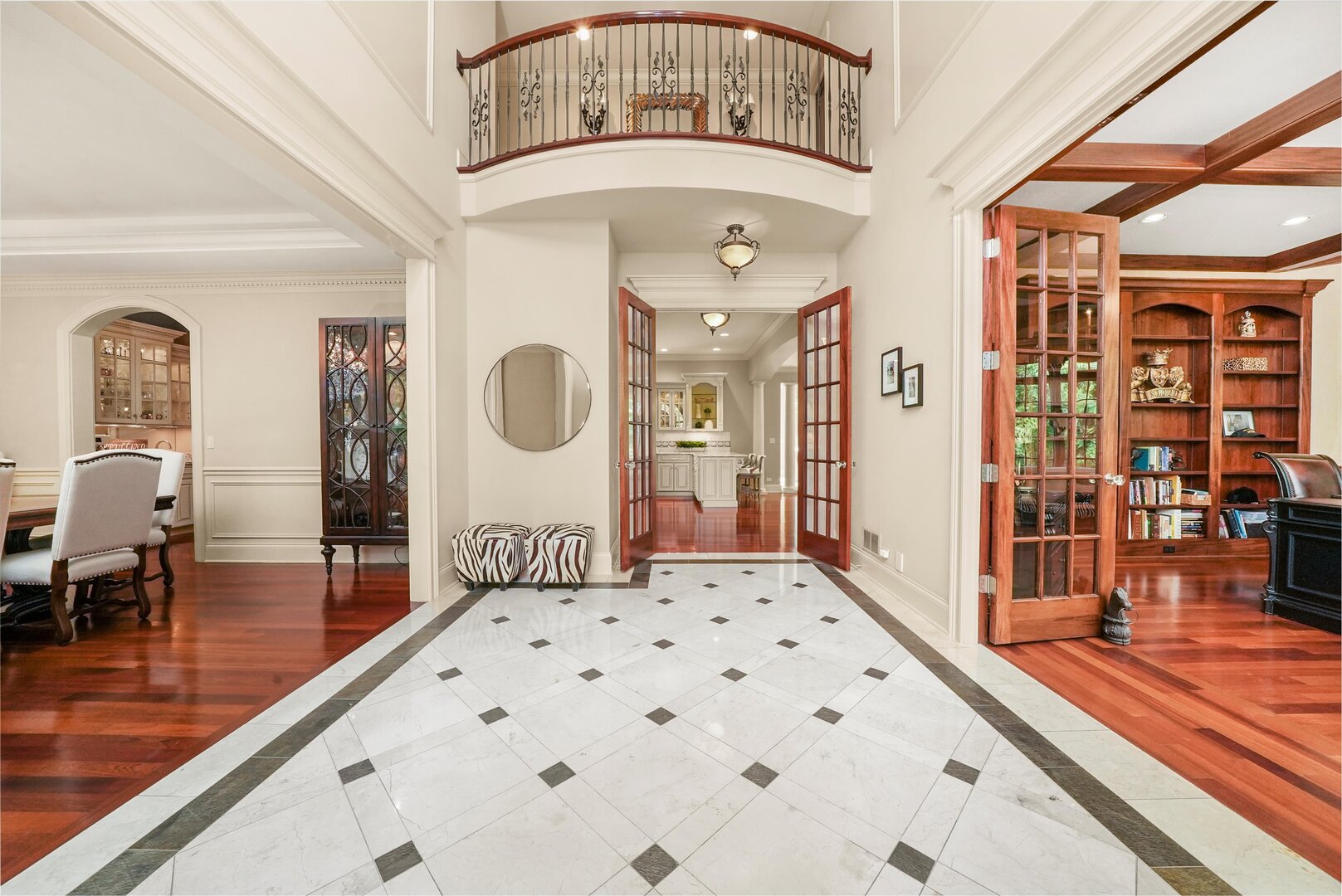 80 Geneva Court Inverness, IL 60010 - Photo 5 of 62 a very nice looking room with a large window