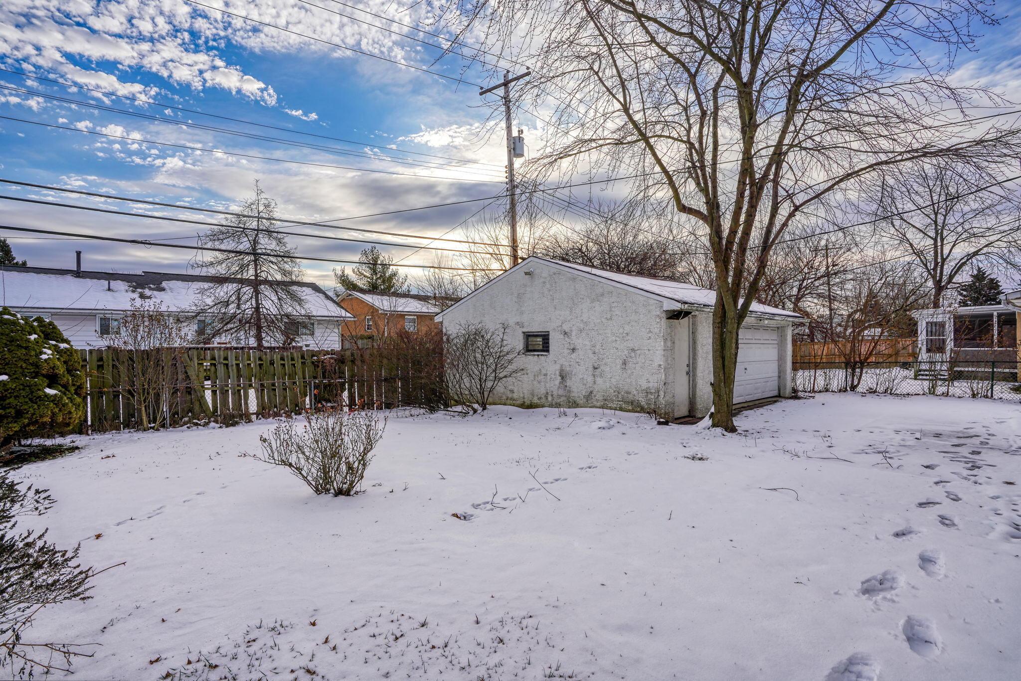 5274 Hazelwood Road Columbus, OH 43229 - Photo 6 of 40 5274 Hazelwood Rd (39)