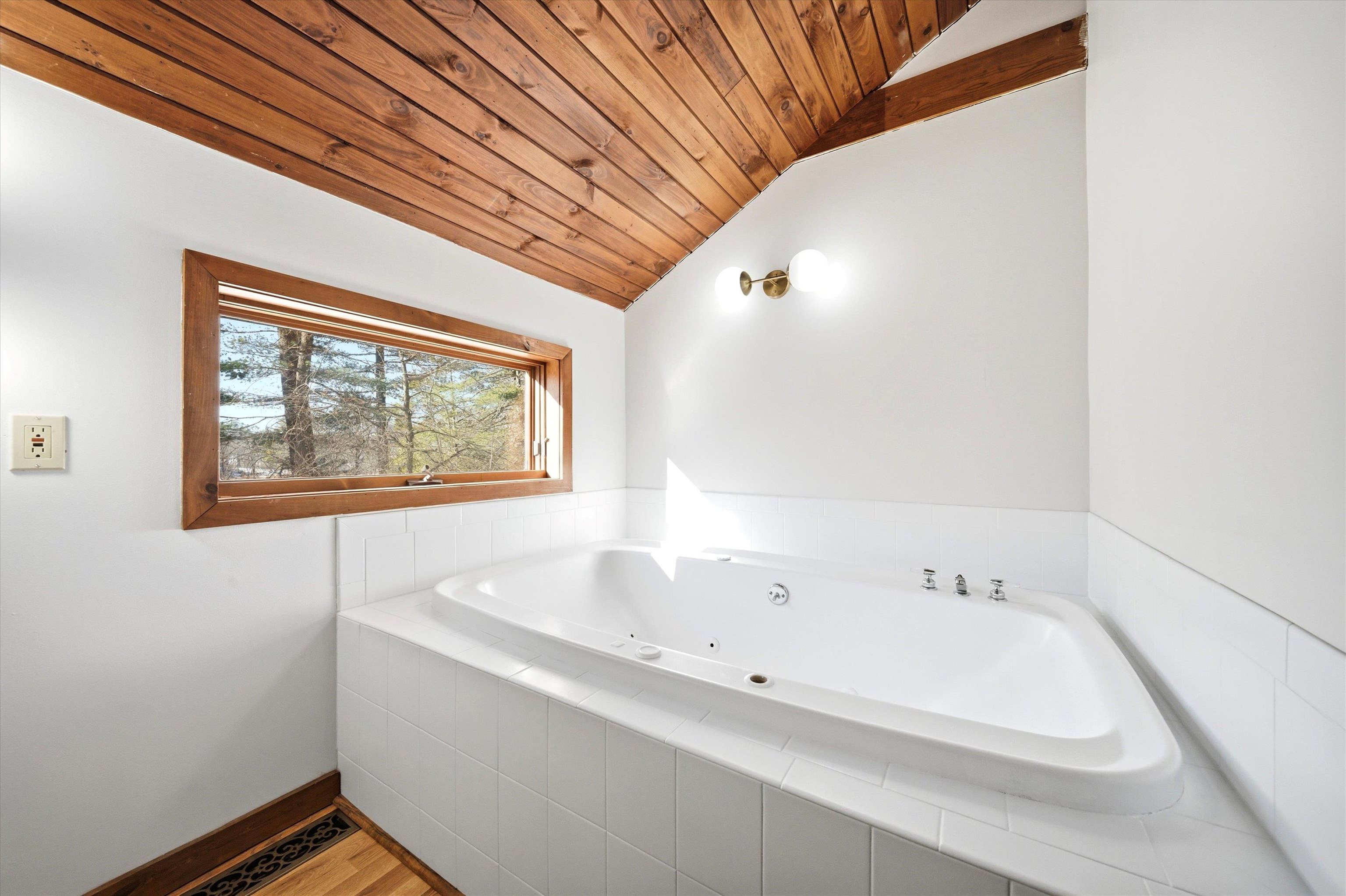 105 Middle Road Brentwood, NH 03833 - Photo 24 of 47