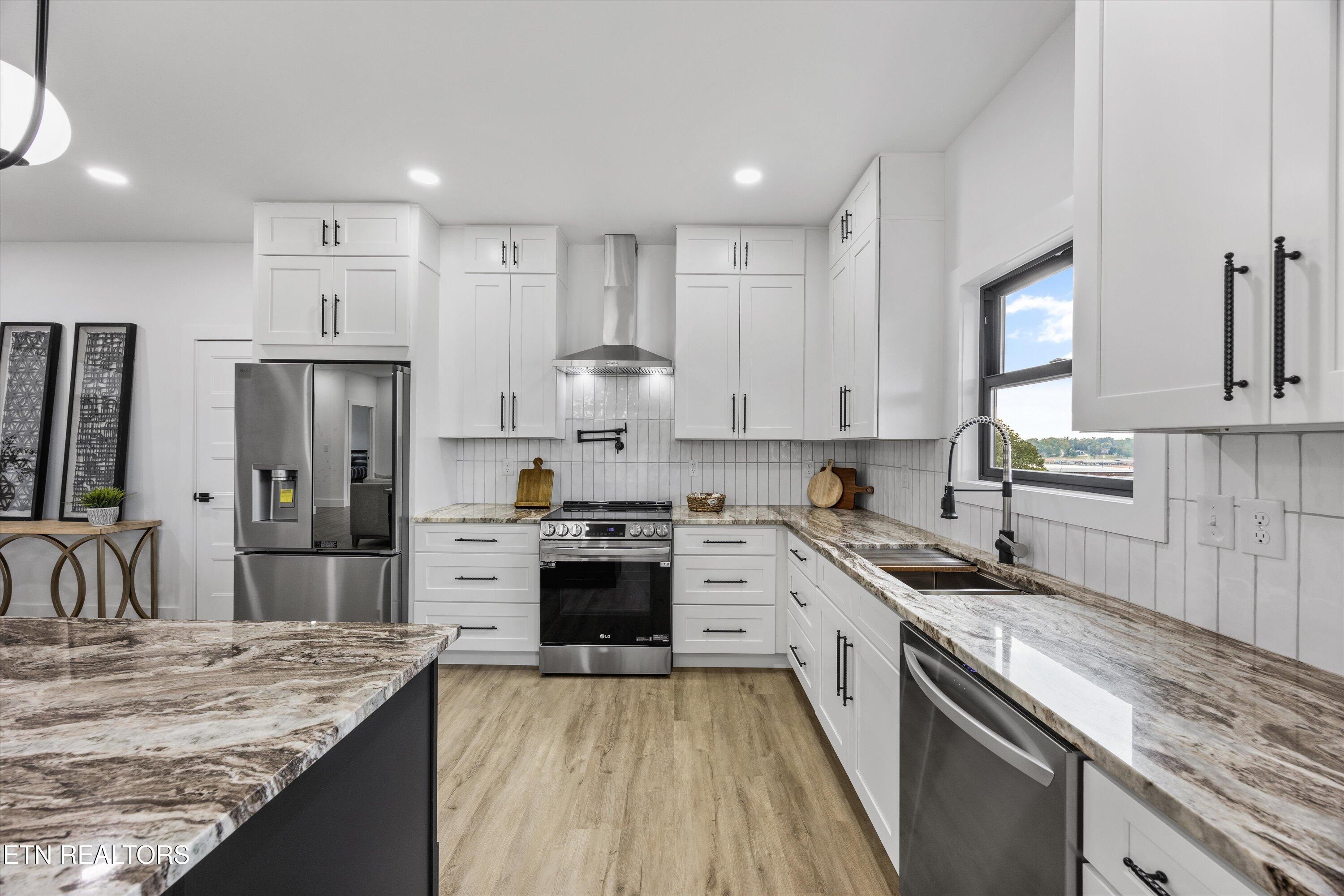 411 Hampton Way Dandridge, TN 37725 - Photo 13 of 50 10-411 Hampton Wy 10