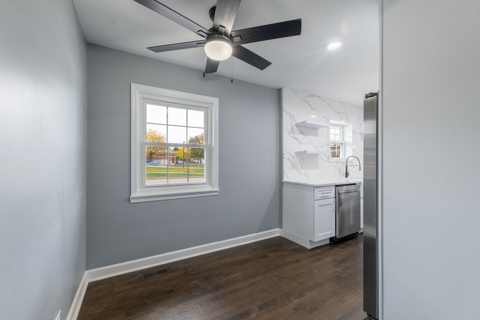 8000 Country Club Lane North Riverside, IL 60546 - Photo 15 of 41 a view of an empty room with a window