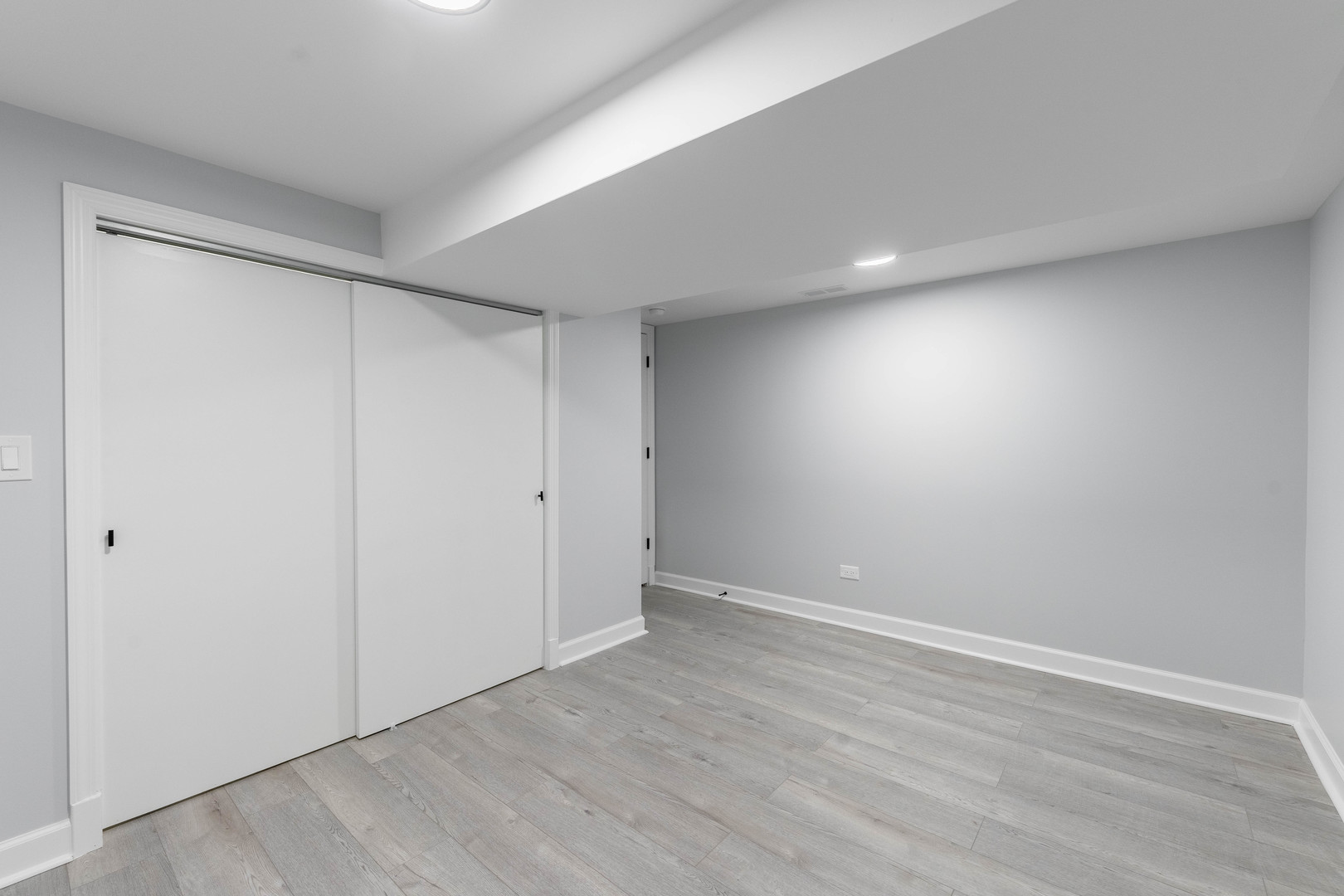 8000 Country Club Lane North Riverside, IL 60546 - Photo 33 of 41 a view of an empty room