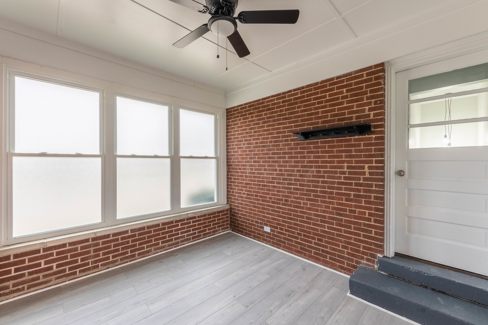 8000 Country Club Lane North Riverside, IL 60546 - Photo 38 of 41 a view of an empty room with a window