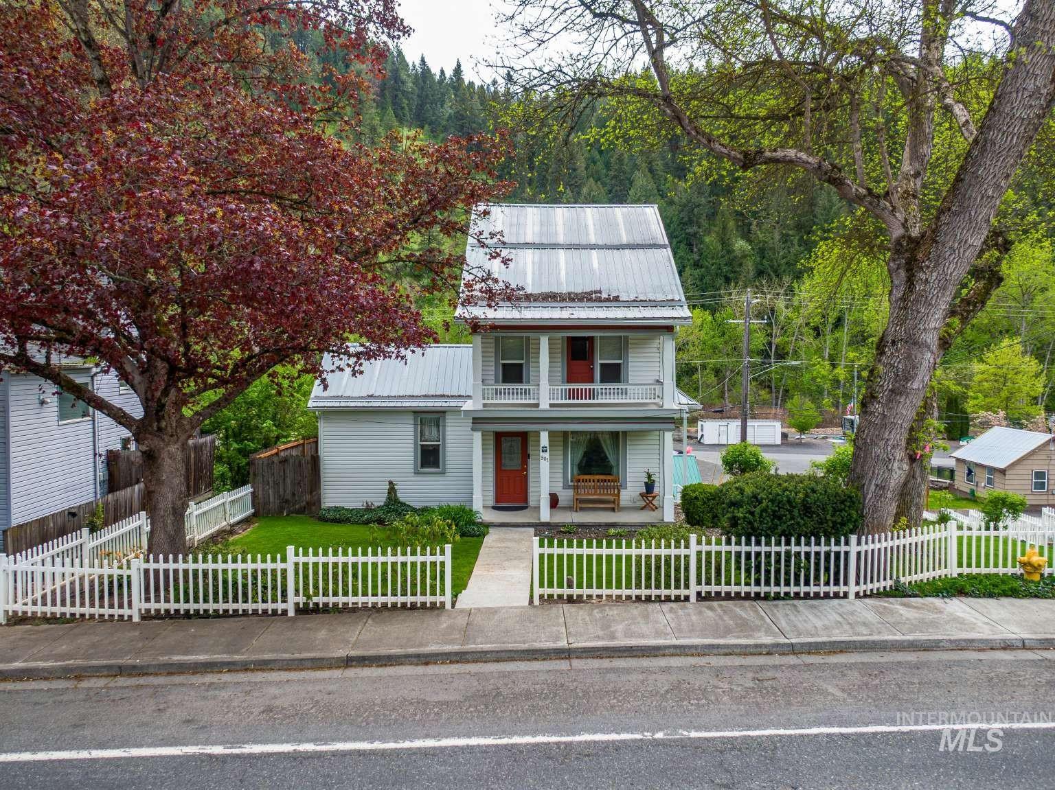 901 Main Street Kendrick, ID 83537 - Photo 50 of 50 Paved pathway bordered by mature trees and natural landscaping