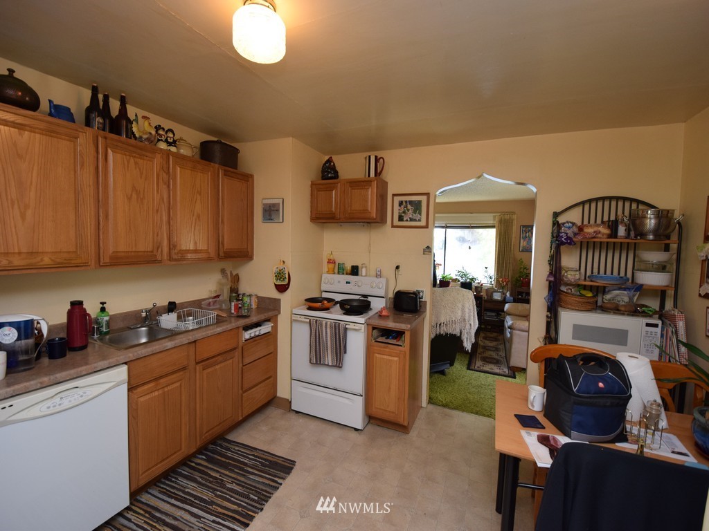 243 Sheridan Road Bremerton, WA 98310 - Photo 14 of 25