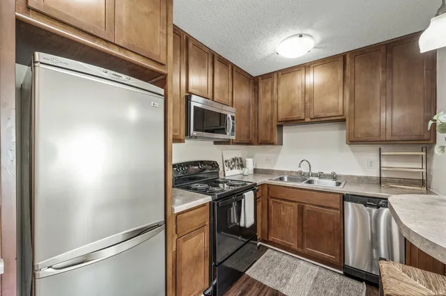 $69,000 | 3729 Snelling Avenue, Unit 108, Minneapolis, MN 55406