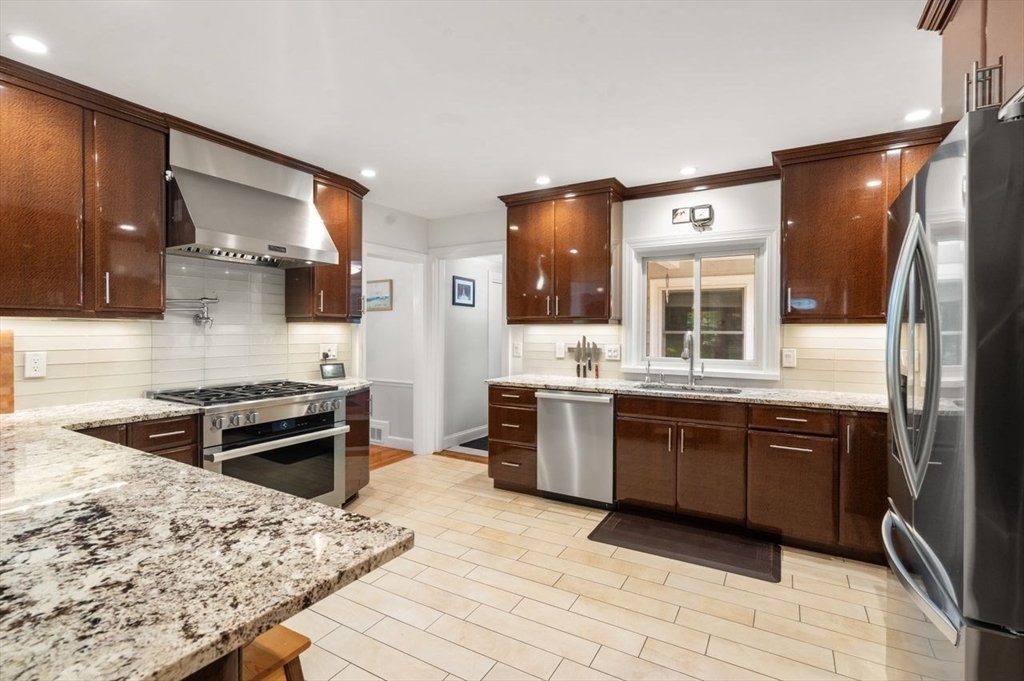19 Druid Hill Road Newton, MA 02461 - Photo 8 of 35